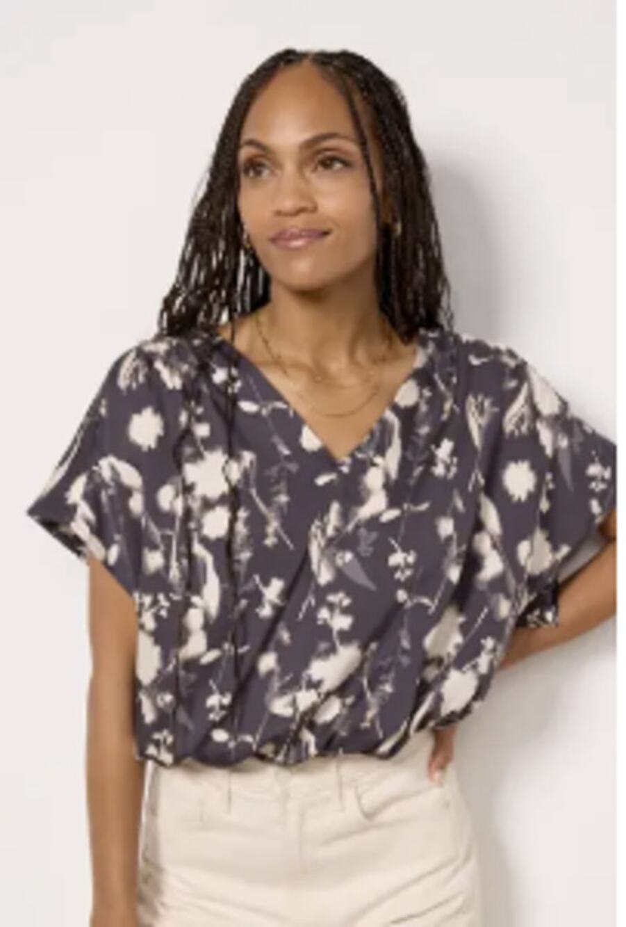 EVEREVE Phoebe Dolman Floral Print Top V-Neck Gray Cream Women's Med